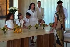 C罗在自家客厅结婚！乔治娜：城堡豪宅每天都有，但温馨婚礼难得