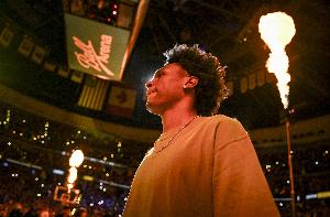骑士总裁：沃特森进入联盟后就一直进步 在这里他还能更进一步