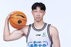 宋昕澔：CBA身体对抗非常强 希望能够帮助广州队打进季后赛