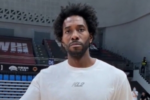 NBA级别的防守！伦纳德与街球手许涛PK 后者被完全罩住&艰难出手